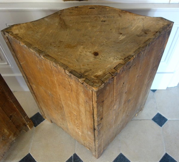 Pair of Louis XV rosewood marquetry corner cupboards - 18th century