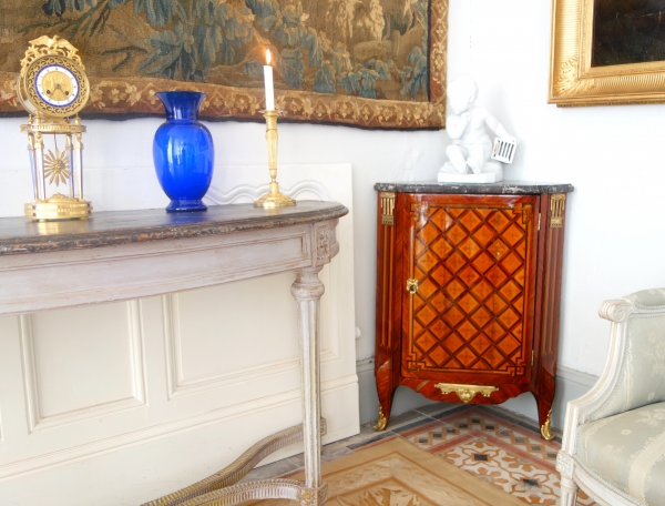 Martin Ohneberg : pair of Louis XV marquetry corner cupboards - stamped - 18th century