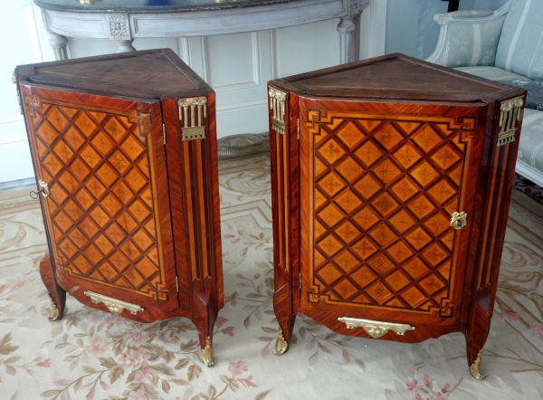 Martin Ohneberg : pair of Louis XV marquetry corner cupboards - stamped - 18th century