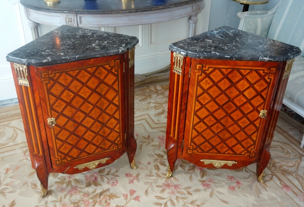 Martin Ohneberg : pair of Louis XV marquetry corner cupboards - stamped - 18th century