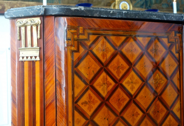 Martin Ohneberg : pair of Louis XV marquetry corner cupboards - stamped - 18th century