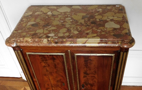 Buffet / commode d'entre deux Louis XVI en acajou de Cuba, marbre breche d'Alep