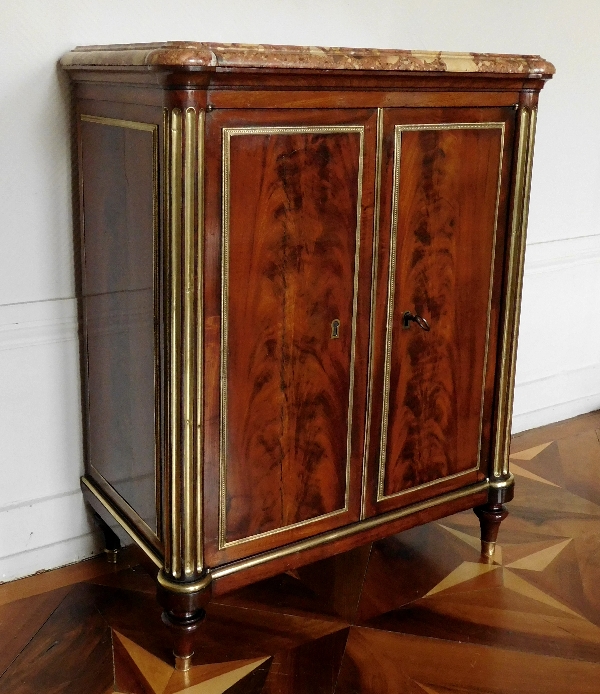 Buffet / commode d'entre deux Louis XVI en acajou de Cuba, marbre breche d'Alep