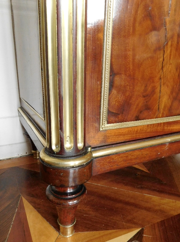 Buffet / commode d'entre deux Louis XVI en acajou de Cuba, marbre breche d'Alep