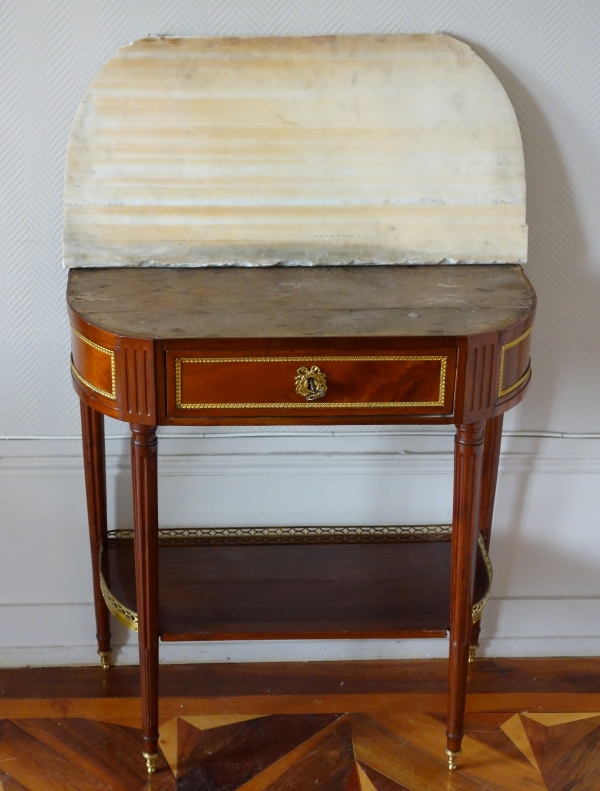 Small Louis XVI Directoire mahogany console, mercury gilt bronze, late 18th century