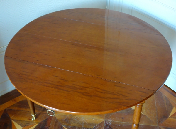 Small Empire solid mahogany dining room table, late 18th century / early 19th century