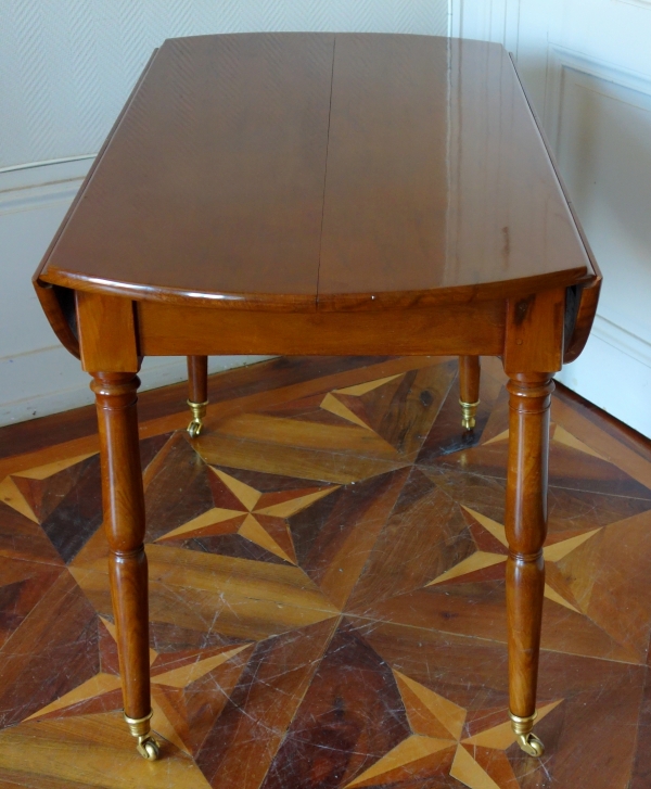 Small Empire solid mahogany dining room table, late 18th century / early 19th century