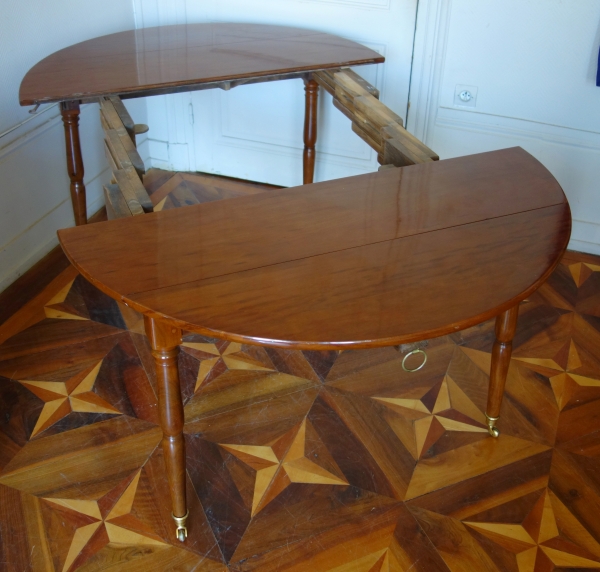 Small Empire solid mahogany dining room table, late 18th century / early 19th century