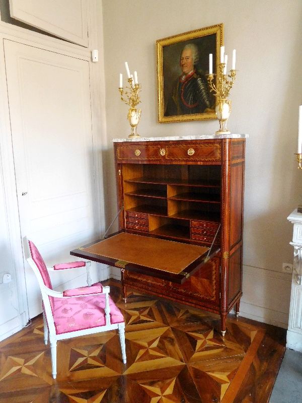 Rich marquetry writing desk - France, Louis XVI production, 18th century circa 1780