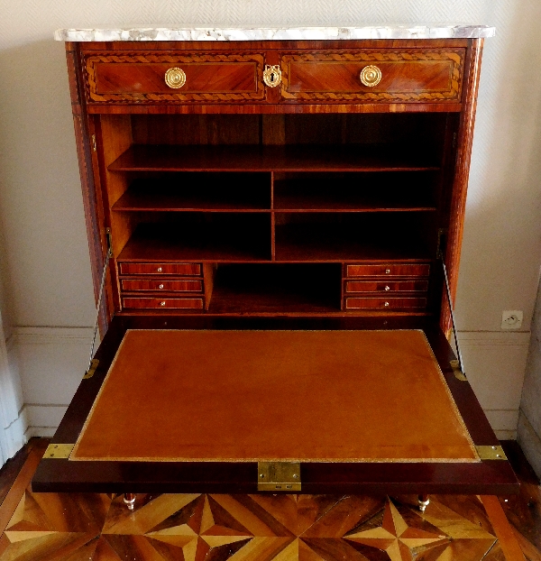 Rich marquetry writing desk - France, Louis XVI production, 18th century circa 1780