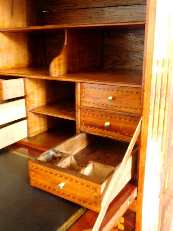 Rich marquetry Secretary - Courte in Dijon, France, Louis XVI production, late 18th century circa 1780