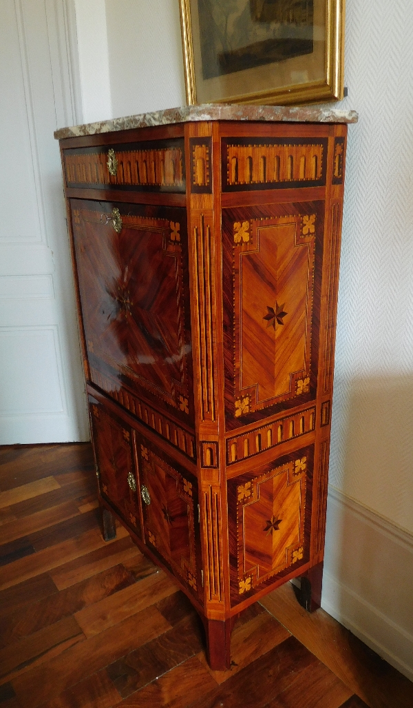 Rich marquetry Secretary - Courte in Dijon, France, Louis XVI production, late 18th century circa 1780