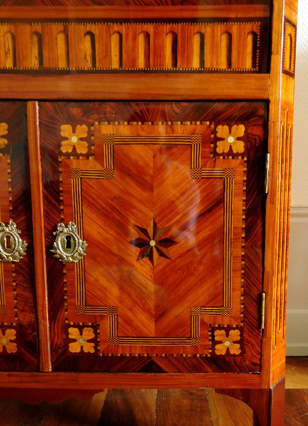 Rich marquetry Secretary - Courte in Dijon, France, Louis XVI production, late 18th century circa 1780