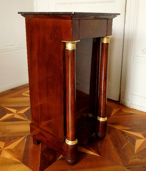 Somno, table de chevet en acajou à colonnes d'époque Empire, bronzes dorés au mercure