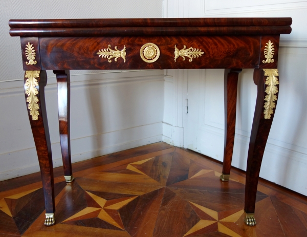 Table à jeu console d'époque Empire Restauration en acajou flammé et bronze doré au mercure