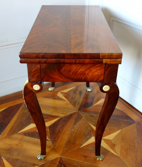 Table à jeu console d'époque Empire Restauration en acajou flammé et bronze doré au mercure