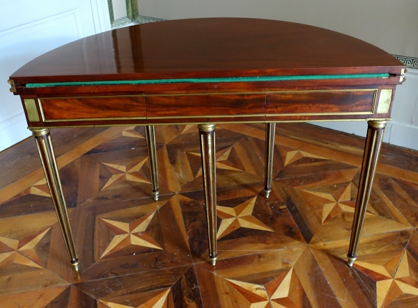 Table à jeu demi-lune / table de salle à manger en acajou, époque Louis XVI Directoire - fin XVIIIe