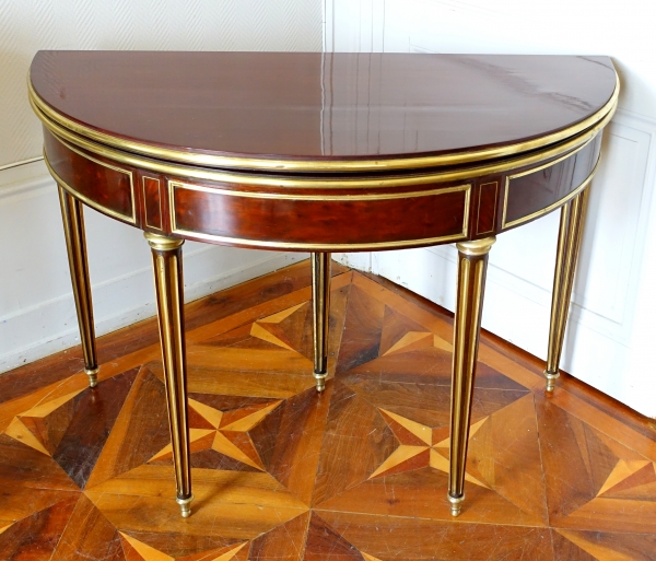 Late 18th century mahogany half-moon shaped game table / card table