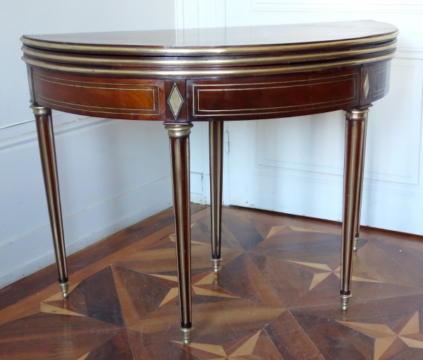 Late 18th century mahogany half-moon shaped game table / card table