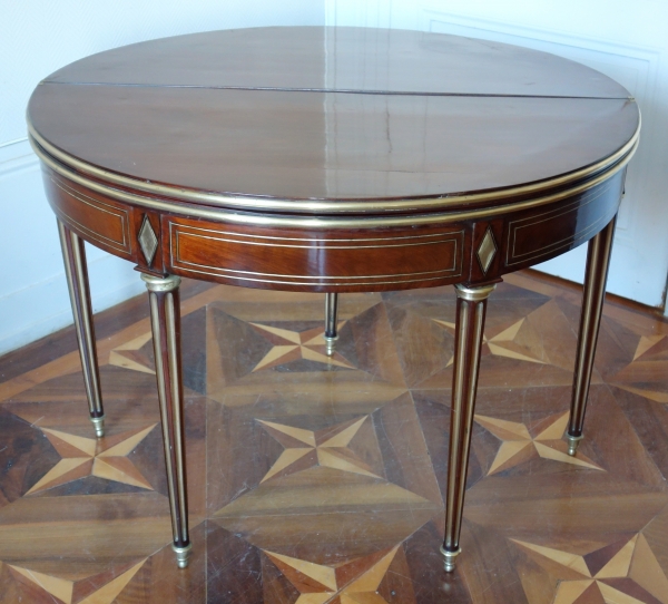 Late 18th century mahogany half-moon shaped game table / card table