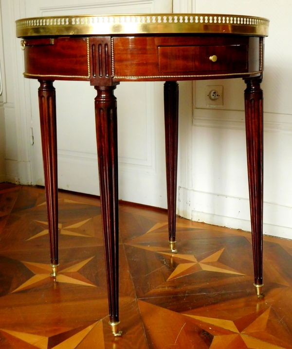 Louis XVI style mahogany and ormolu bouillotte table - Paris, 19th century