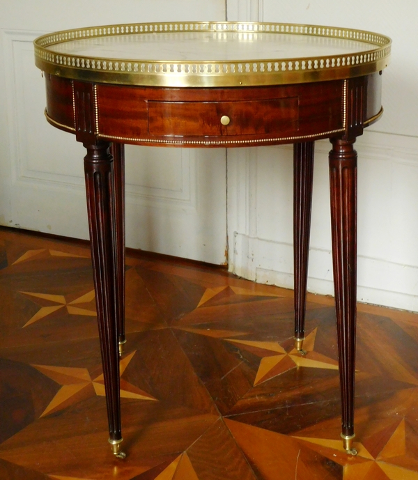 Table bouillotte de style Louis XVI en acajou et bronze doré, époque XIXe siècle