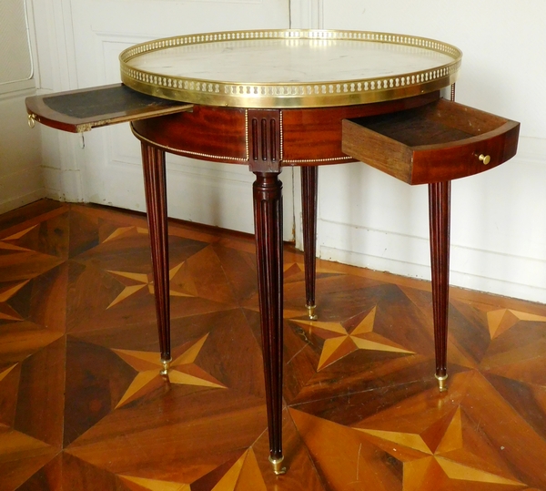 Table bouillotte de style Louis XVI en acajou et bronze doré, époque XIXe siècle