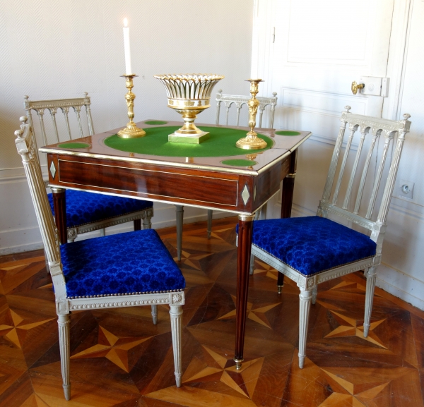 Table à jeu Louis XVI Directoire en acajou, ébène et laiton, époque fin XVIIIe siècle