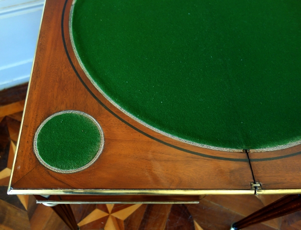 Table à jeu Louis XVI Directoire en acajou, ébène et laiton, époque fin XVIIIe siècle