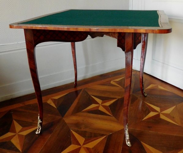 Table à jeu encoignure d'époque Louis XV en marqueterie