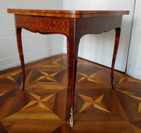 Table à jeu encoignure d'époque Louis XV en marqueterie