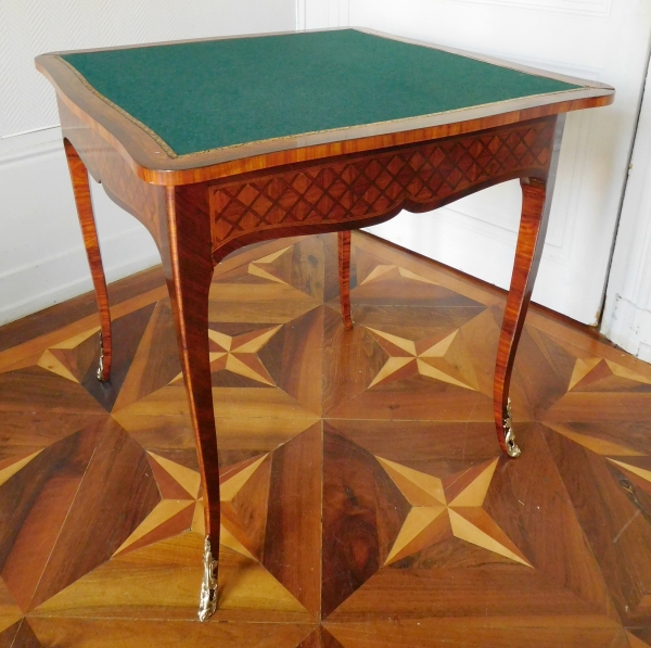 Table à jeu encoignure d'époque Louis XV en marqueterie