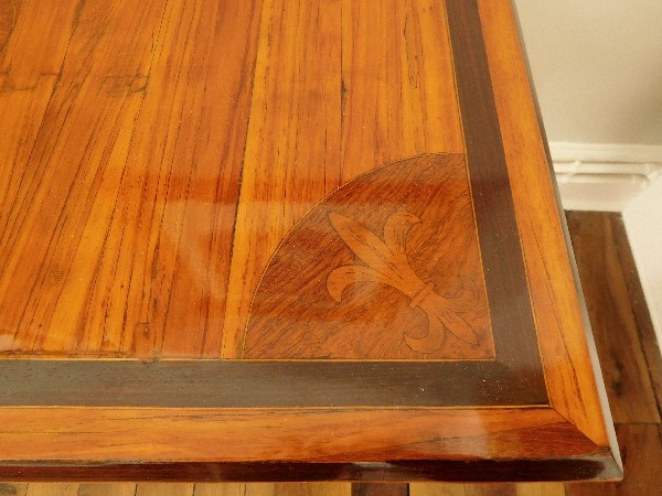 Louis XVI rosewood marquetry table - royalist pattern - 18th Century