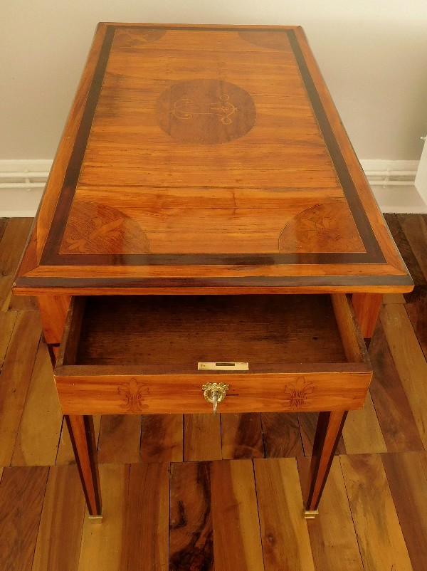 Louis XVI rosewood marquetry table - royalist pattern - 18th Century