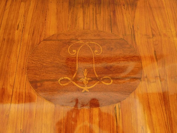 Louis XVI rosewood marquetry table - royalist pattern - 18th Century