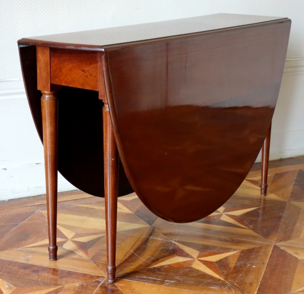 Jean François Leleu : solid mahogany gateleg table, Louis XVI period circa 1790