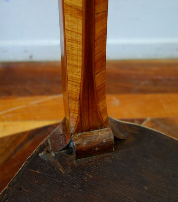 Table rognon liseuse d'époque Louis XV en marqueterie