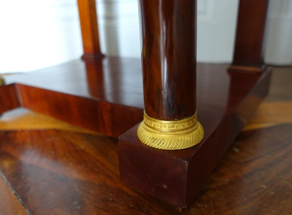 Table de salon ou chevet en pont d'époque Empire en acajou, début XIXe siècle