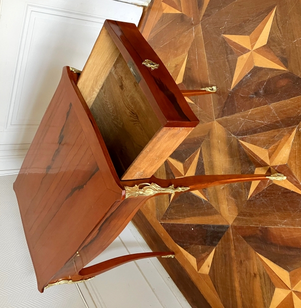 Louis XV coffee table, rare Brosimum Guyanese veneer, mid 18th century