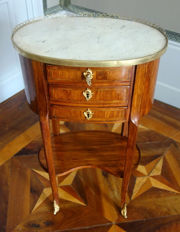 Louis XV rosewood bedside table or living room center table - 18th century
