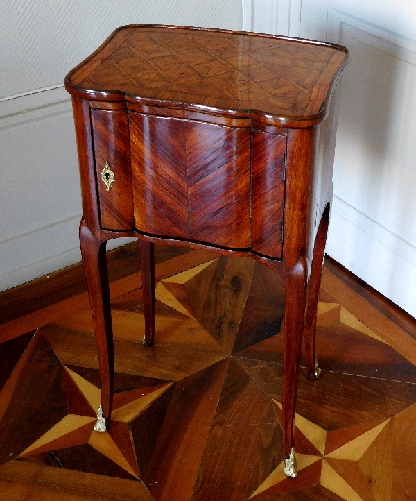 Louis XV coffee table / bedside table, rosewood and violet wood marquetry, 18th century