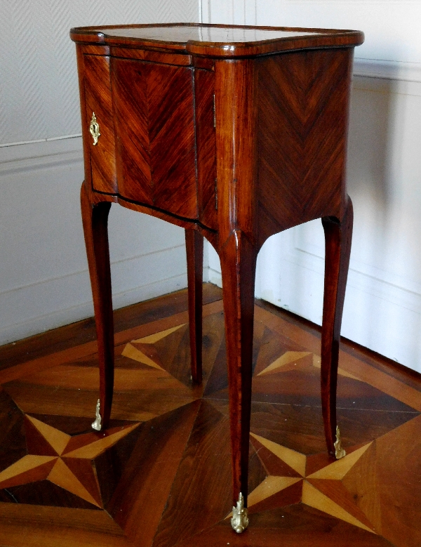 Louis XV coffee table / bedside table, rosewood and violet wood marquetry, 18th century