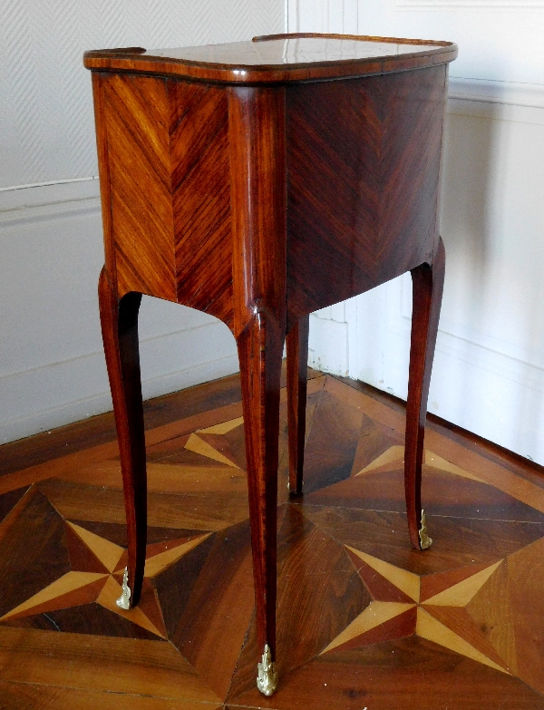 Louis XV coffee table / bedside table, rosewood and violet wood marquetry, 18th century