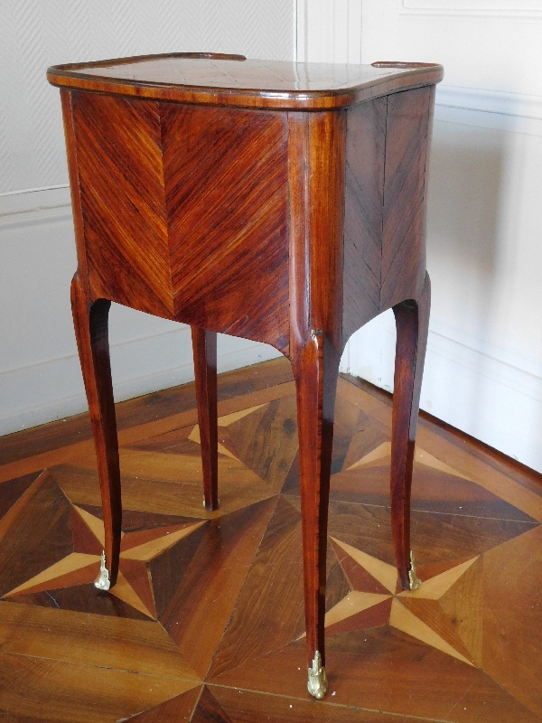 Louis XV coffee table / bedside table, rosewood and violet wood marquetry, 18th century