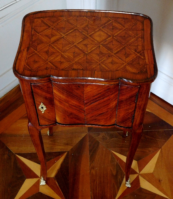 Louis XV coffee table / bedside table, rosewood and violet wood marquetry, 18th century