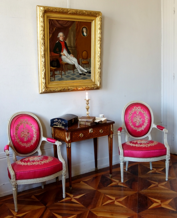 Table de salon en marqueterie à la Reine et bronze doré - époque Louis XVI