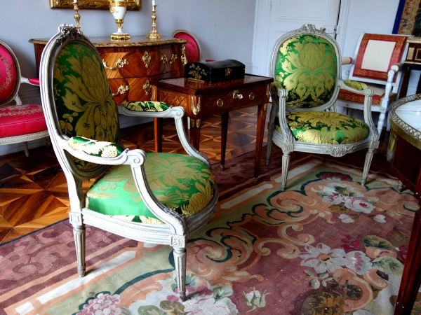 Table de salon en marqueterie à la Reine et bronze doré - époque Louis XVI