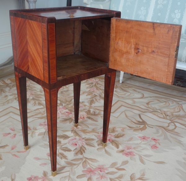 Table de salon ou chevet d'époque Louis XVI en marqueterie de bois de rose