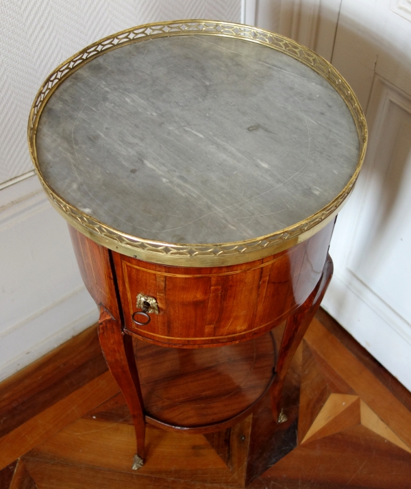 Table de salon ou chevet d'époque Transition Louis XVI en bois de rose, XVIIIe siècle