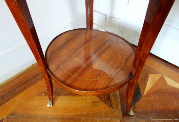 Table de salon ou chevet d'époque Transition Louis XVI en bois de rose, XVIIIe siècle